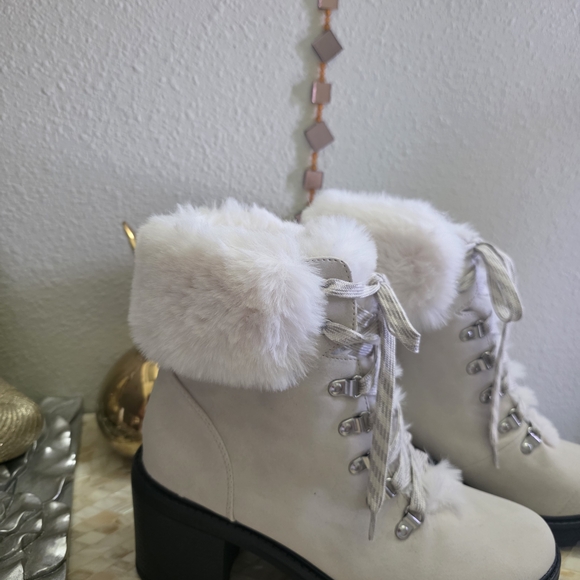 SPIRIT Elegant Winter White Fur Boots ***NWOB**